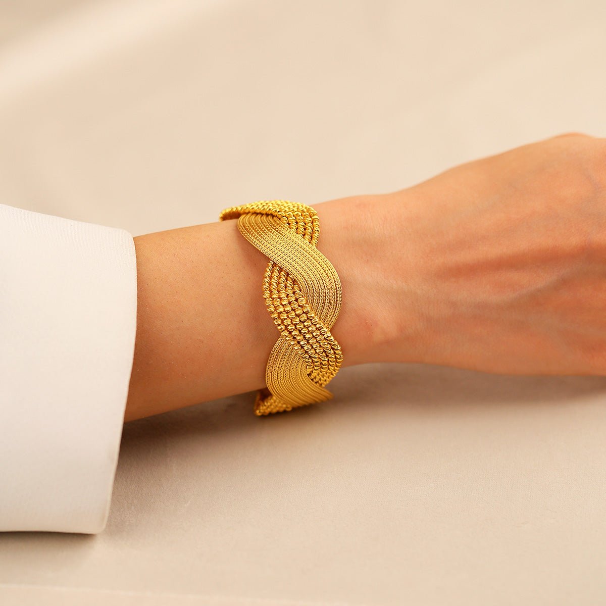 Altın Kalze Bileklik – Zarafeti ve Işıltıyı Bileğinizde taşıyın. 14 ayar altın kalze modellerimiz keşfedin.