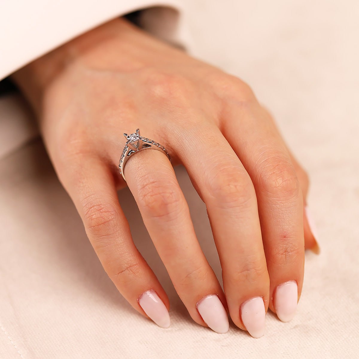 0.07 Karat Pırlanta Tektaş Yüzük - Nur Kuyumculuk