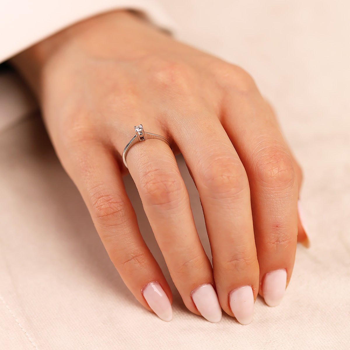 0.09 Karat Pırlanta 18 Ayar Altın Tektaş Yüzük - Nur Kuyumculuk