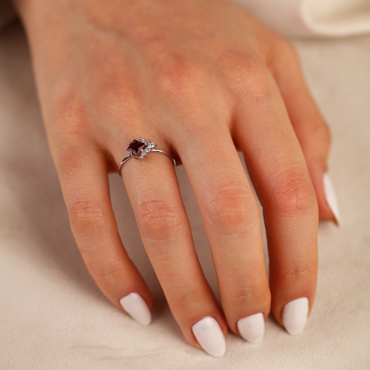 0,13 Karat Pırlanta ve Renkli Taşlı Yüzük - Nur Kuyumculuk