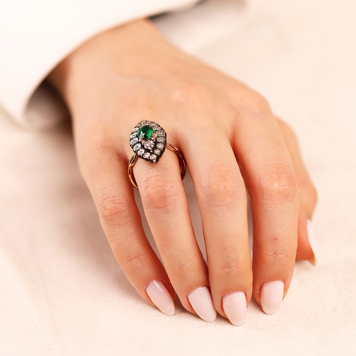 0,18 Karat Pırlanta Zümrütlü Yüzük - Nur Kuyumculuk