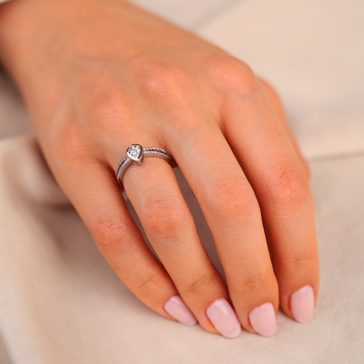 0,21 Karat Damla Pırlanta Yüzük - Nur Kuyumculuk