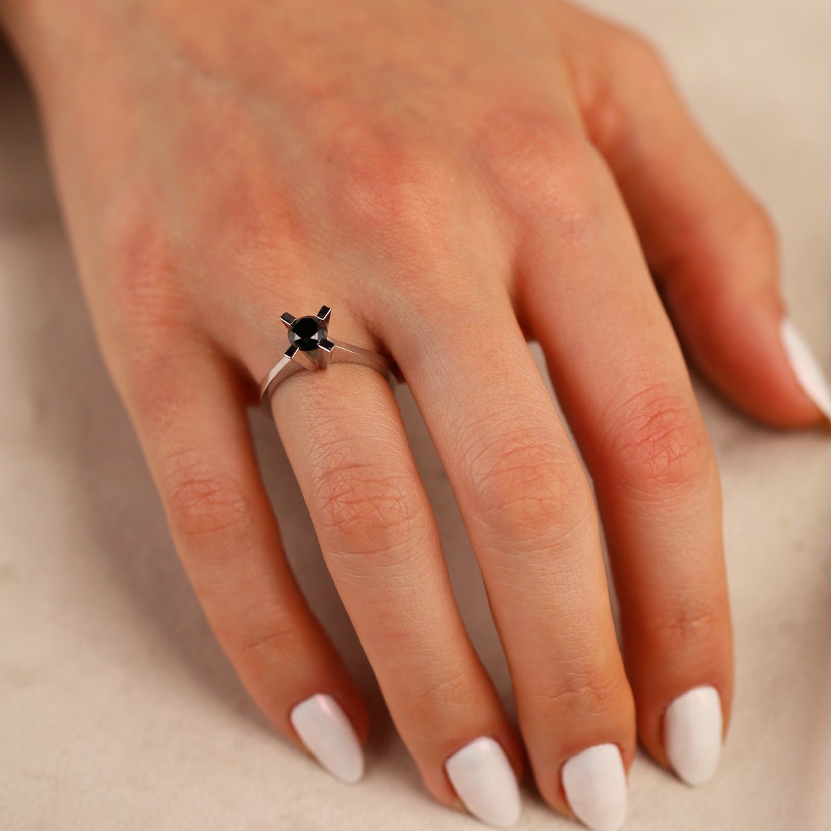 0,94 ct Siyah Pırlanta Yüzük - Nur Kuyumculuk