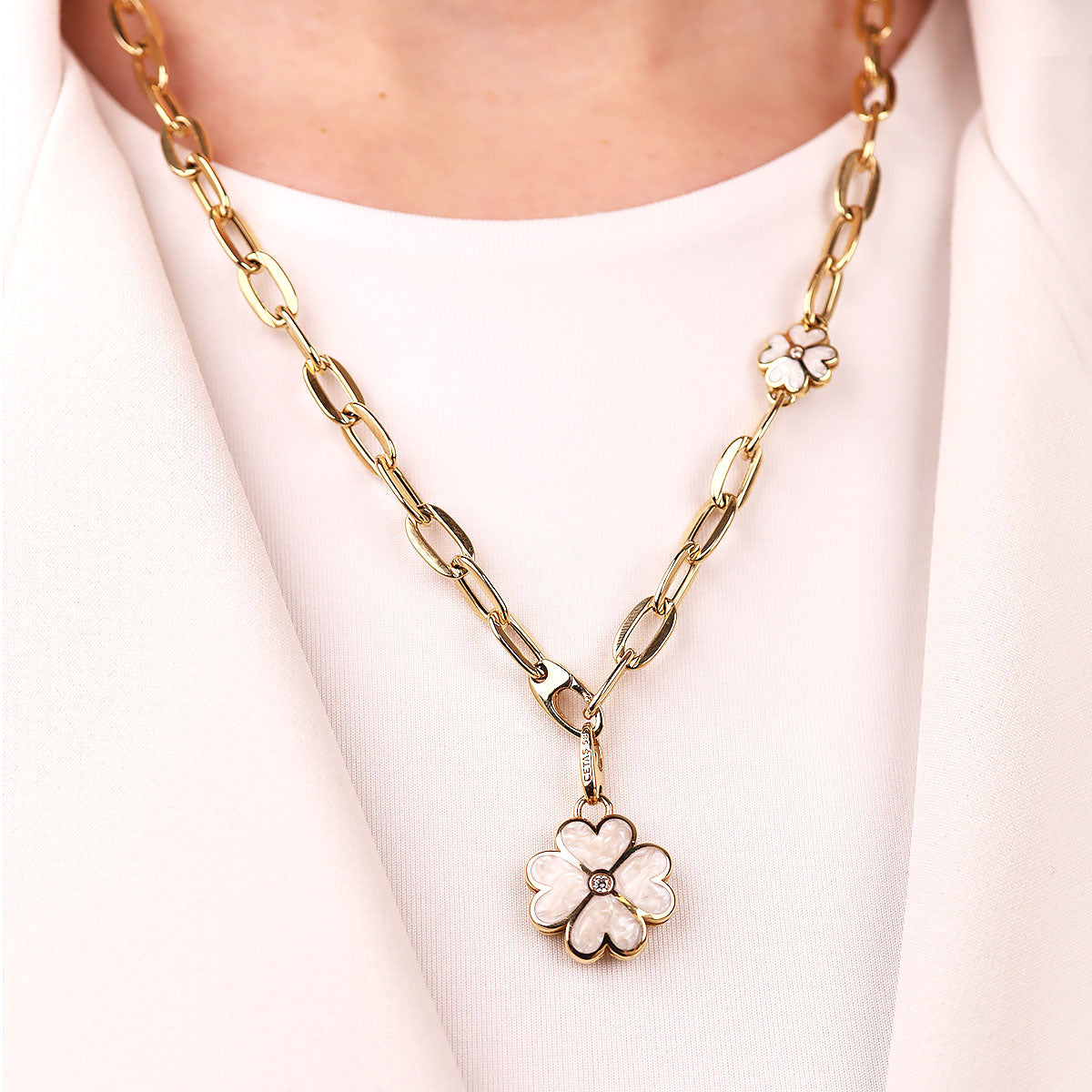 Cetaş  Gold Luck Serisi  Sedef Yonca Detaylı  14 Ayar Altın Kolye