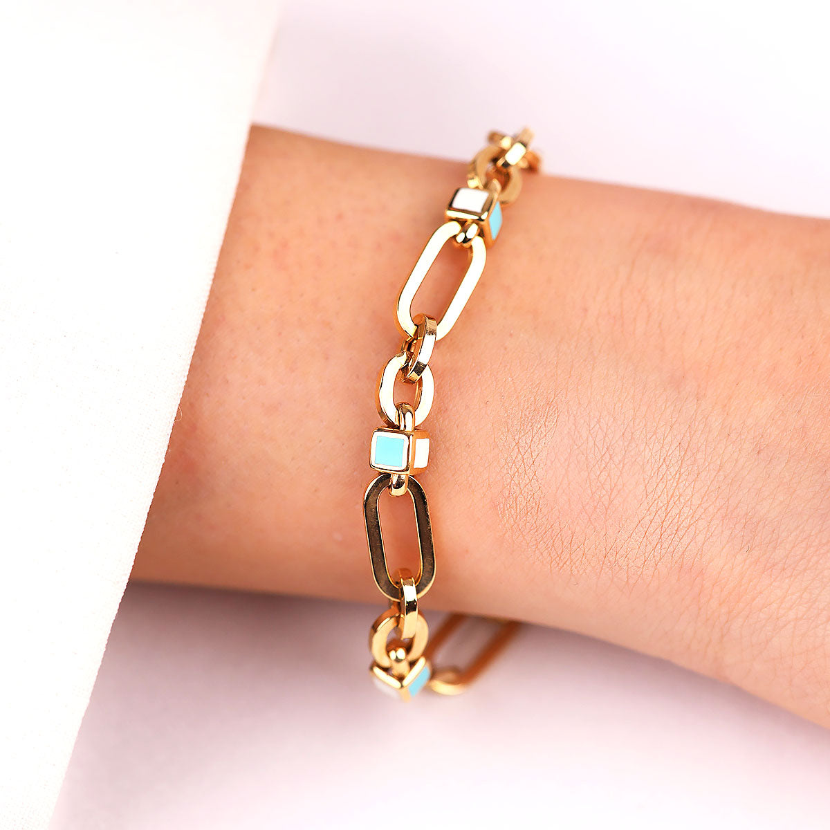 Cetaş Eterna Modern Tasarım Mavi Beyaz Mineli 14 Ayar Altın Kolye