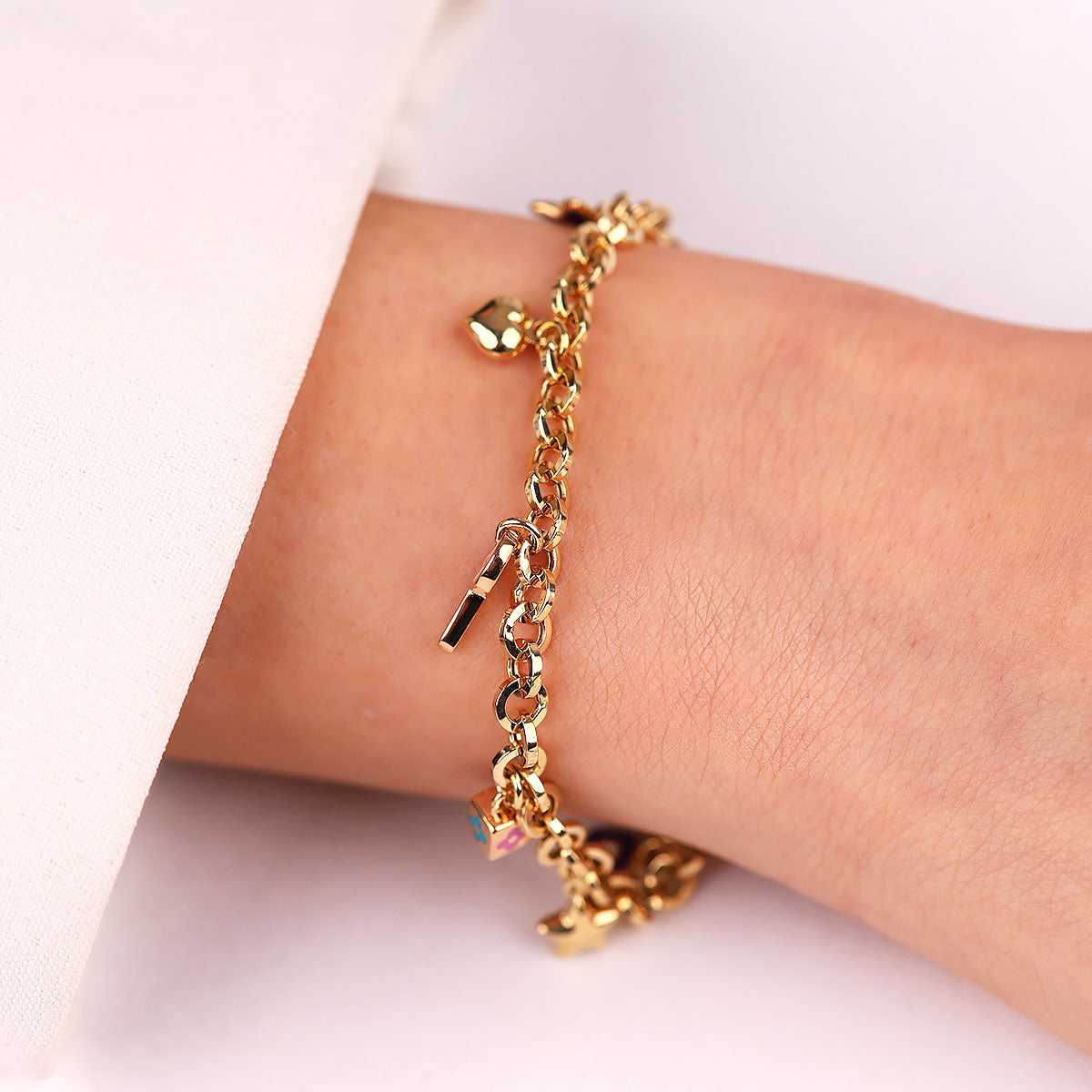 Cetaş Eterna Çok Simgeli 14 Ayar Altın Bileklik - Modern Şık Tasarım