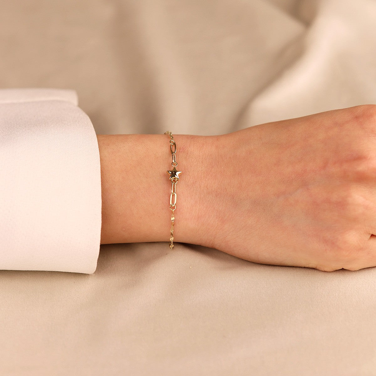 Altın Yıldız Figürlü Zincir 14 Ayar Altın Bileklik