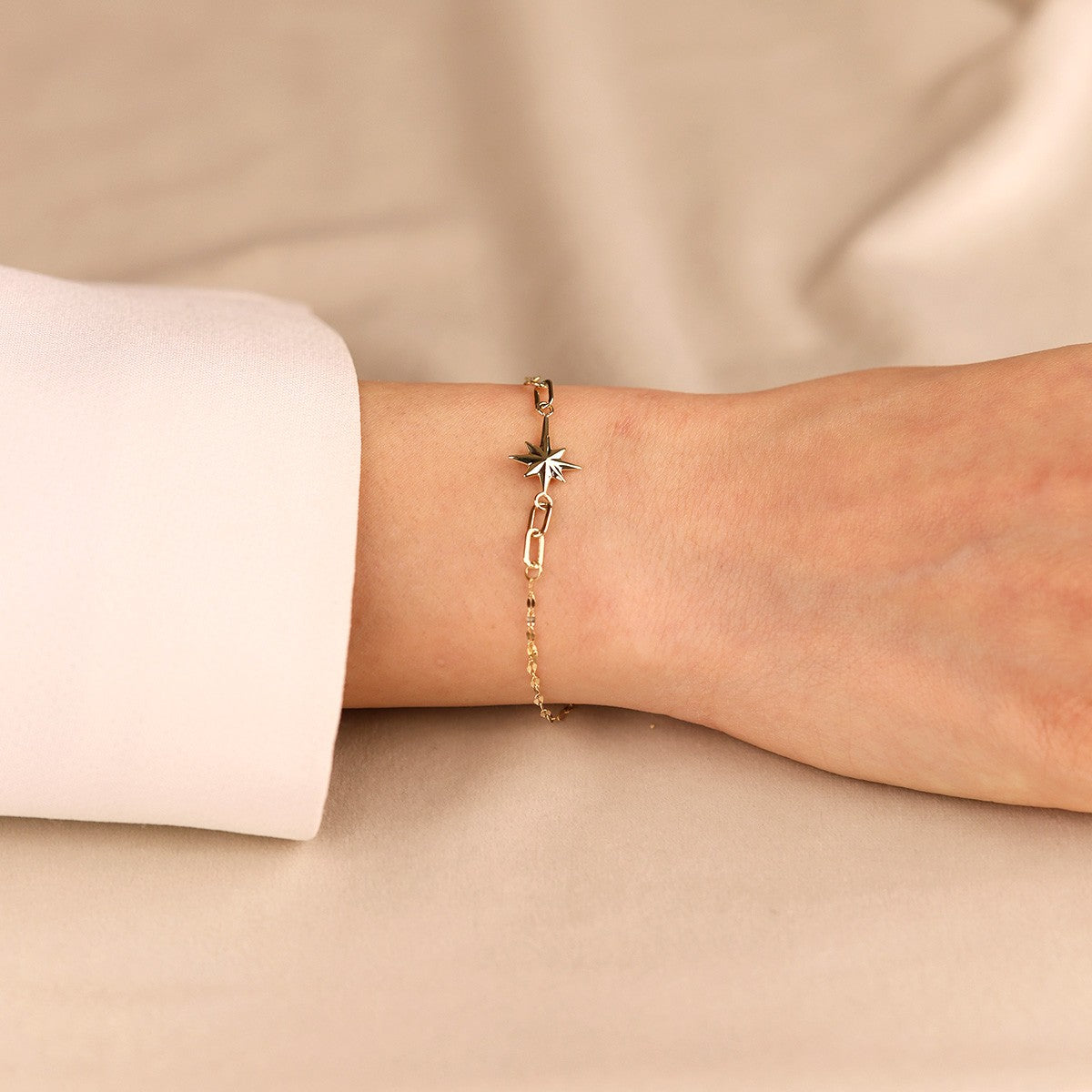 Yıldız Motifli 14 Ayar Altın Bileklik – Sevdiklerin İçin Özel Hediye