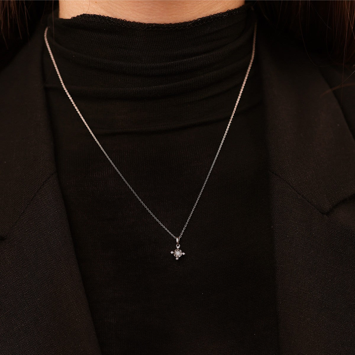 0,05 Karat Pırlanta Tektaş Kolye