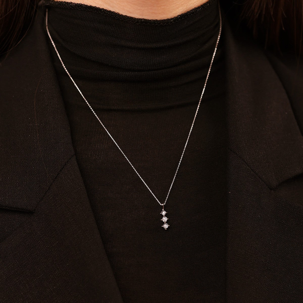 0,03 Karat Pırlanta Üçlü Kolye