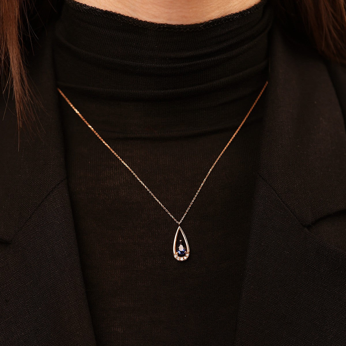 0,05 Karat Pırlanta ve Safir Kolye