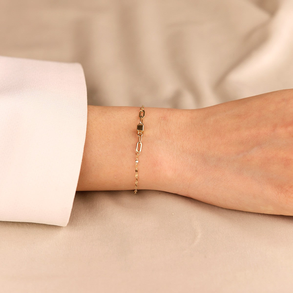 Sevdiklerinize Özel 14 Ayar Altın Hediye Bilekliği