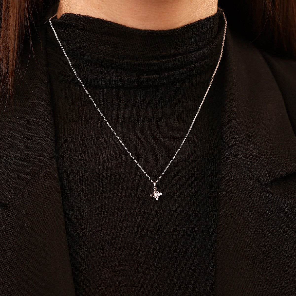 0,05 Karat Pırlanta Tektaş Kolye