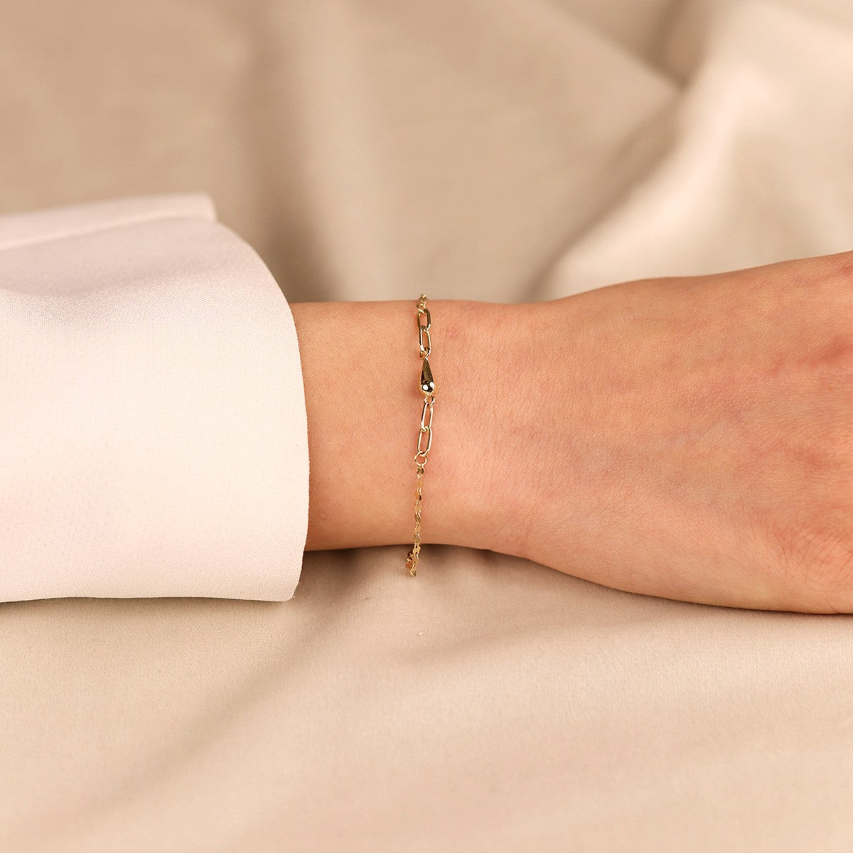 Minimal 14 Ayar Altın Bileklik – Doğum Günü ve Yıl Dönümü Hediyesi