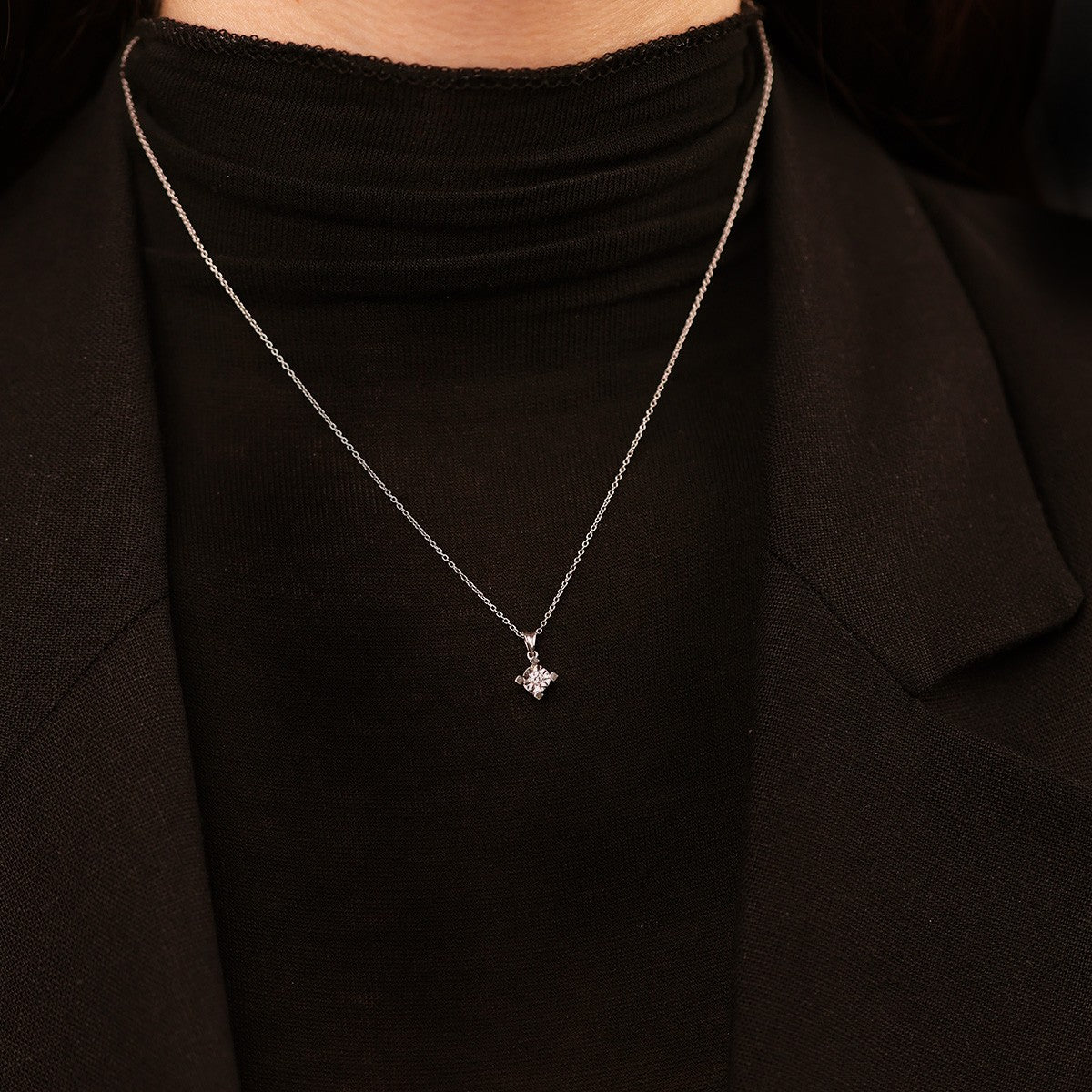 0,04 Karat Pırlanta Tektaş Kolye