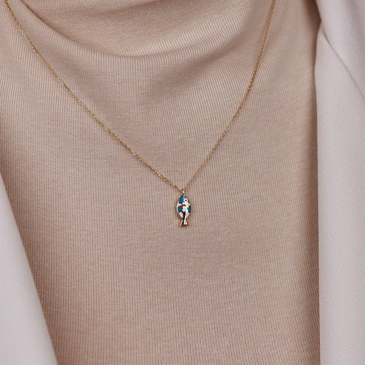 Balık Figürlü Mineli Zincirli 14 Ayar Altın Kolye - Nur Kuyumculuk