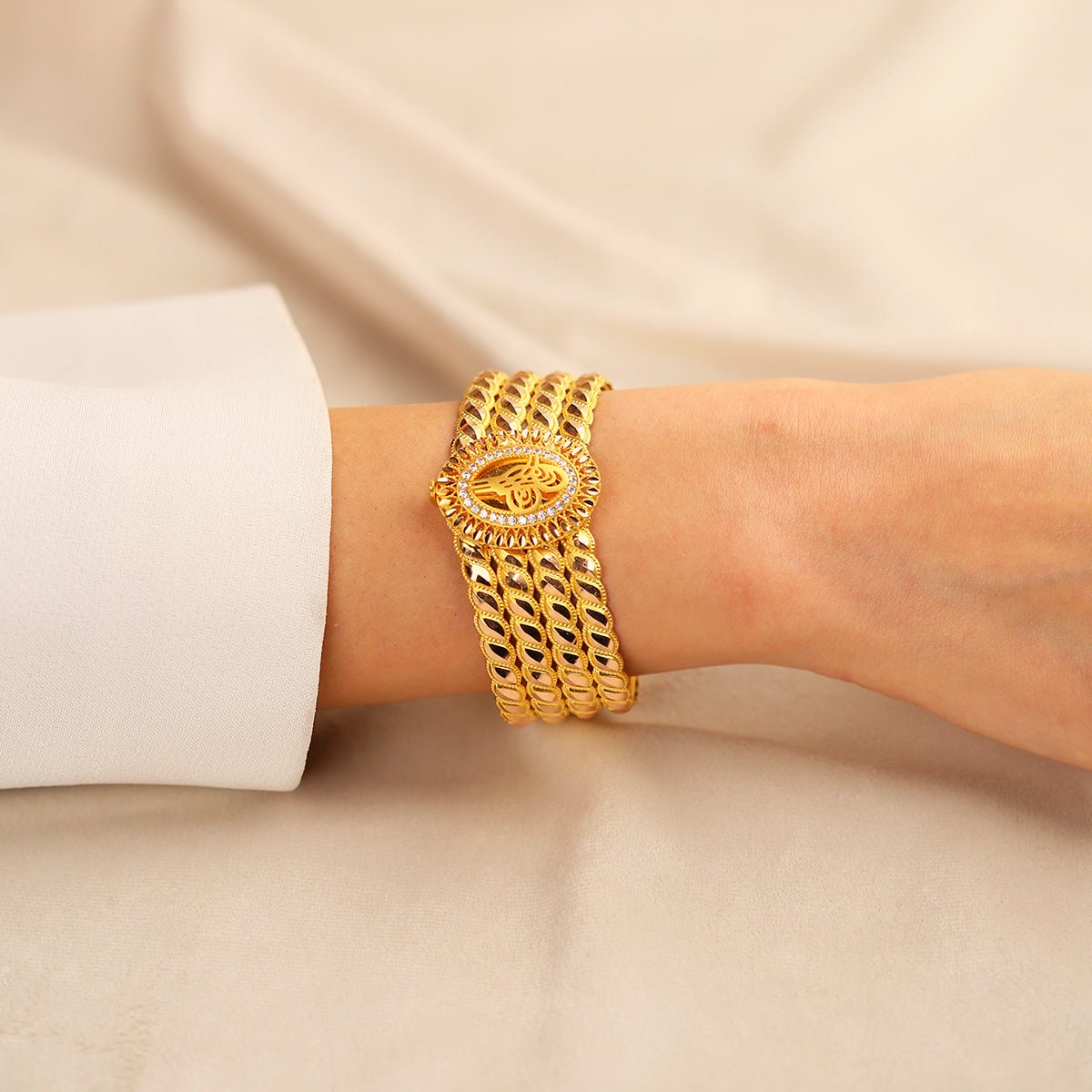 Burgu Model Tuğra Detaylı 14 Ayar Altın Kelepçe - Nur Kuyumculuk