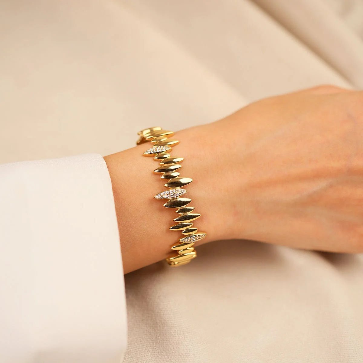 Cetaş 14 Ayar Altın Kelepçe - Nur Kuyumculuk