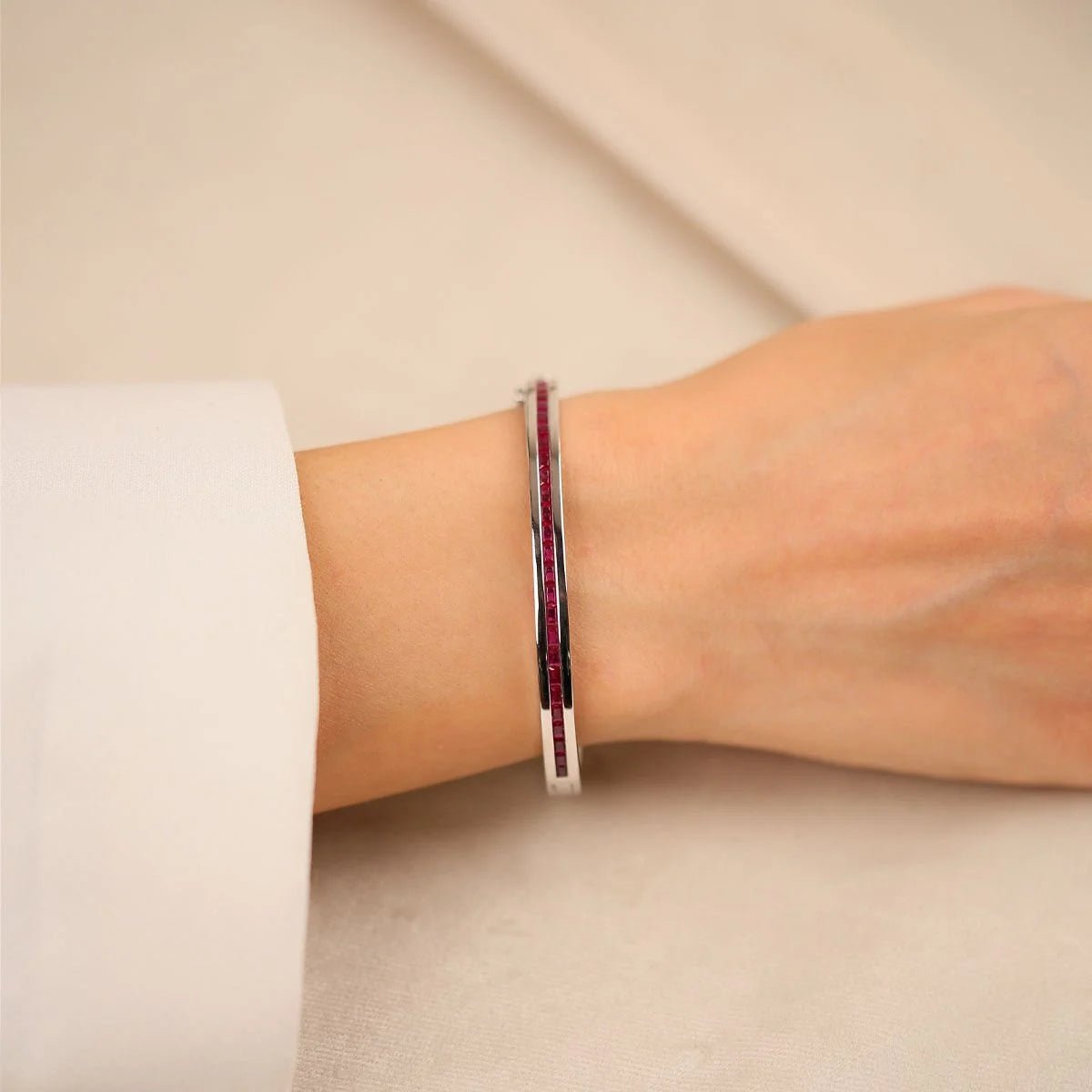 Cetaş Beyaz Altın Taşlı 14 Ayar Altın Kelepçe - Nur Kuyumculuk