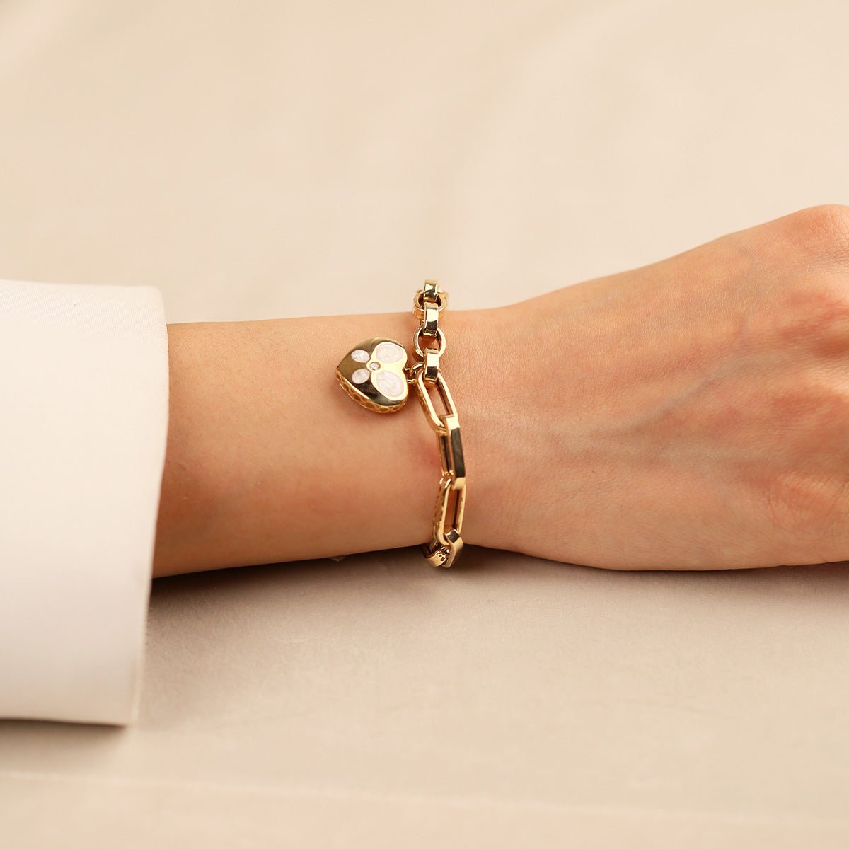 Cetaş Beyaz Mineli Kalpli 14 Ayar Altın Bileklik - Nur Kuyumculuk