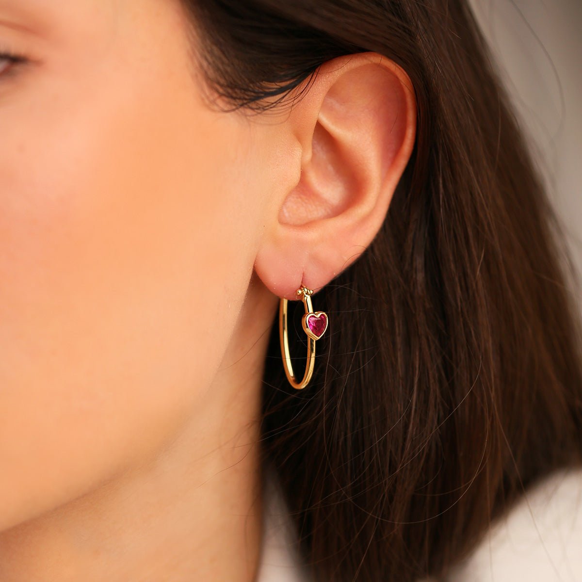 Cetaş Kırmızı Taşlı Kalpli 14 Ayar Altın Küpe - Nur Kuyumculuk