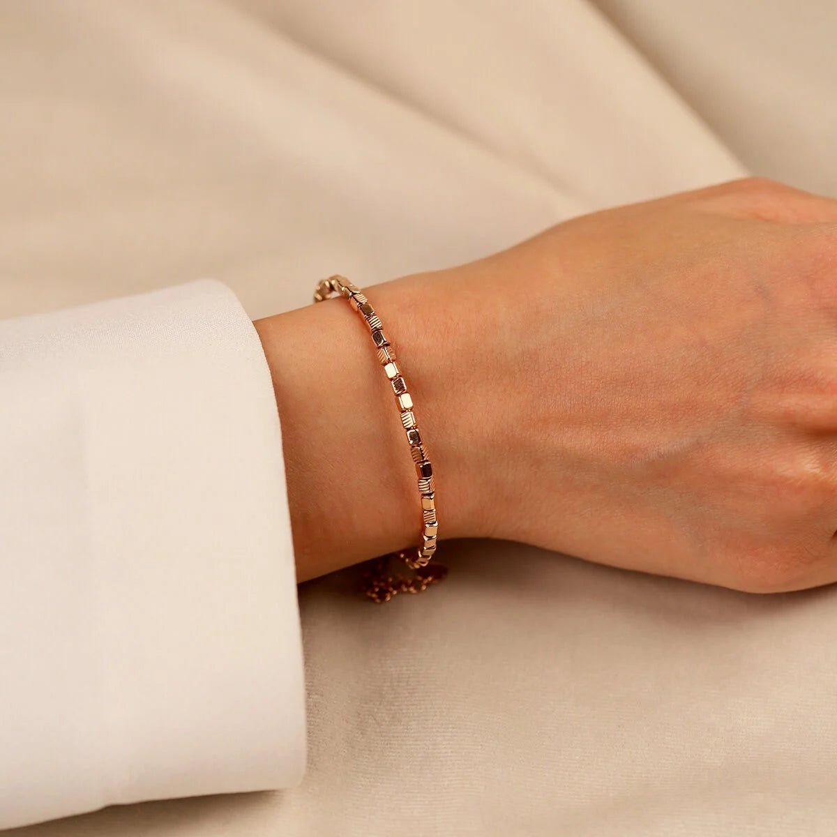 Cetaş Roz Rengi Dorikalı 14 Ayar Altın Kelepçe - Nur Kuyumculuk