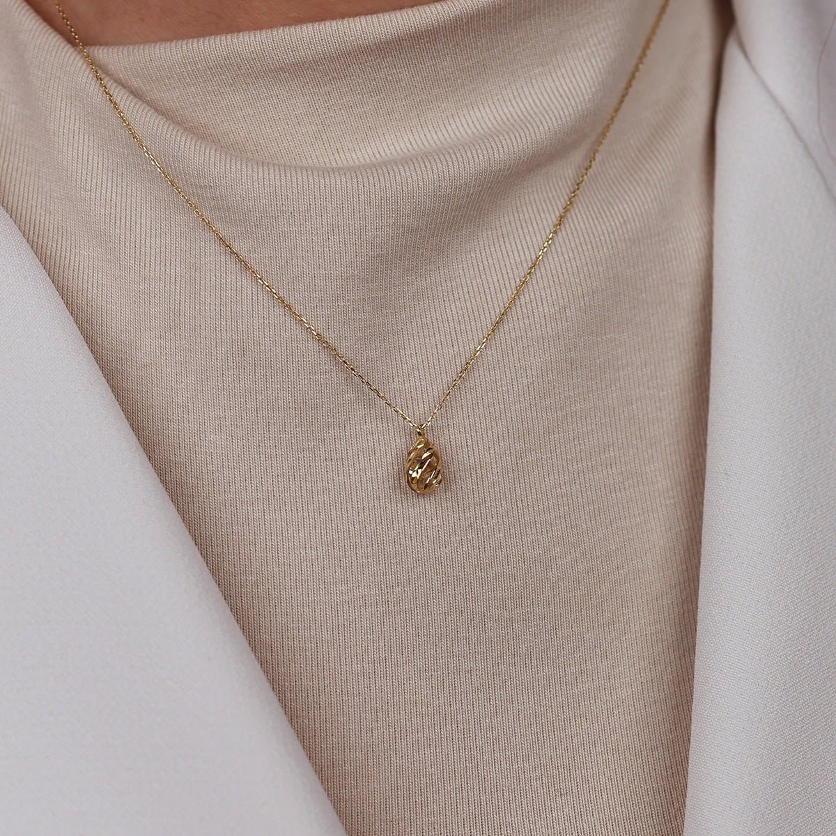 Damla Form Spiral Detaylı Zincirli 14 Ayar Altın Kolye - Nur Kuyumculuk