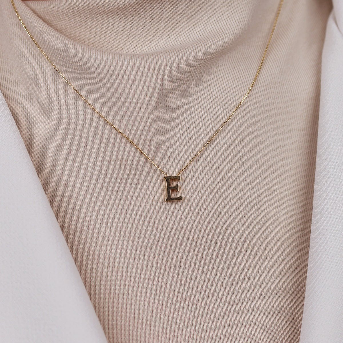 E Harfi 14 Ayar Altın Kolye - Nur Kuyumculuk