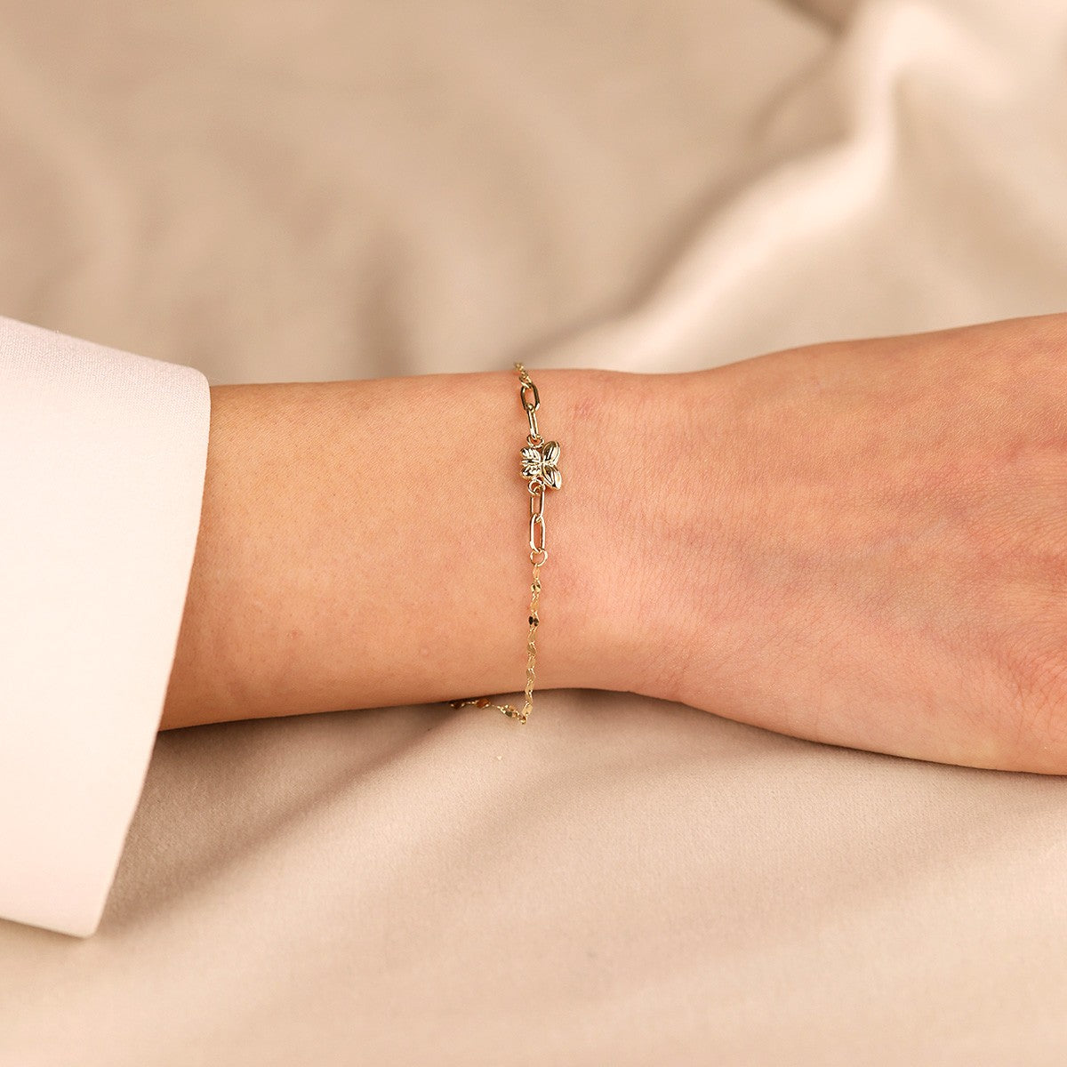 Kelebek Motifli Hediyelik 14 Ayar Altın Bileklik