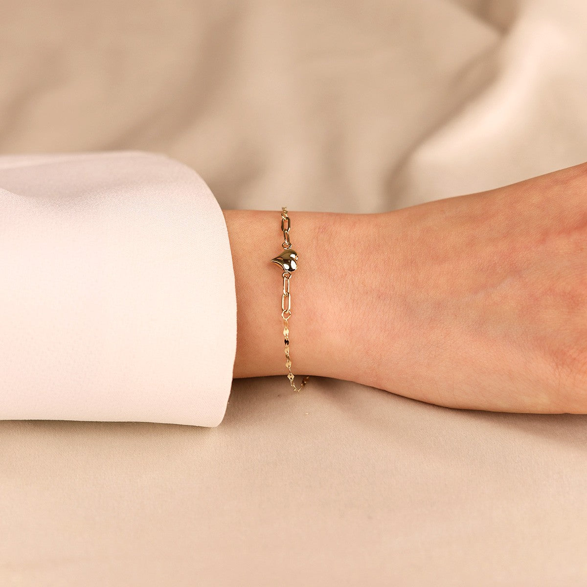 Kalp Figürlü 14 Ayar Altın Bileklik – Sevdiklerinize Özel Hediyelik Takı