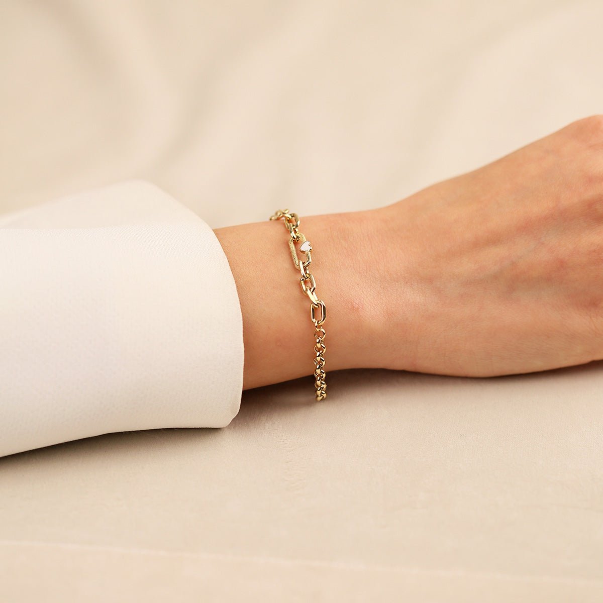 Kalp Detaylı 14 Ayar Altın Bileklik - Nur Kuyumculuk