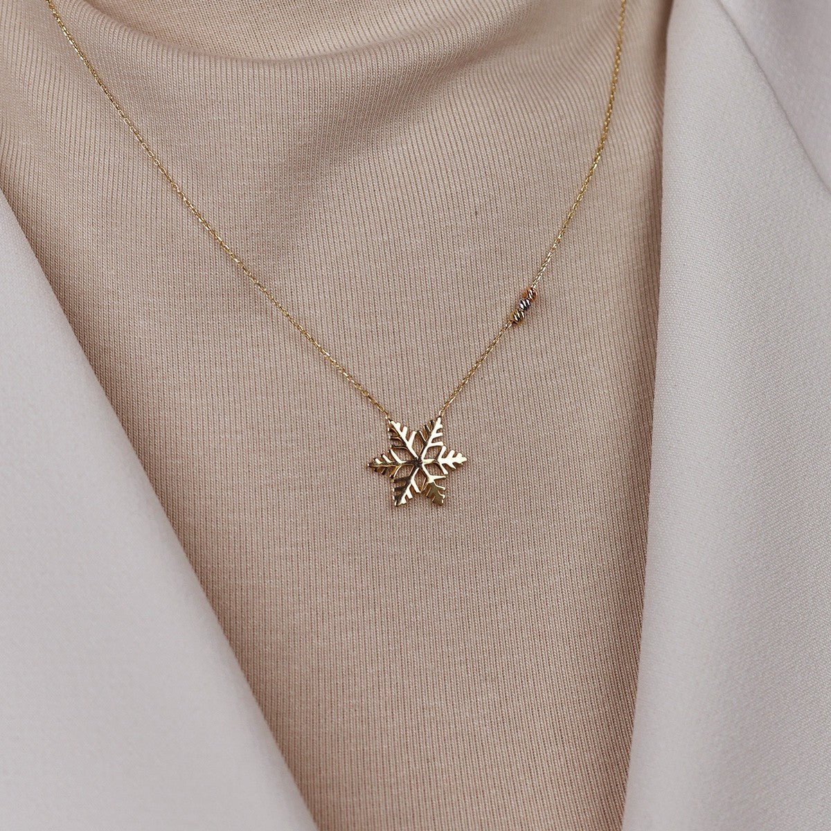 Kar Tanesi Figürlü Zincirli 14 Ayar Altın Kolye - Nur Kuyumculuk
