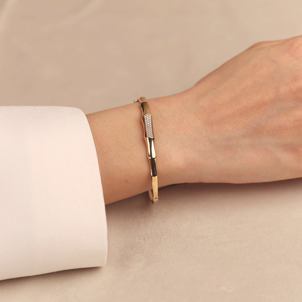 Kemik 14 Ayar Altın Kelepçe Taş Detaylı - Nur Kuyumculuk