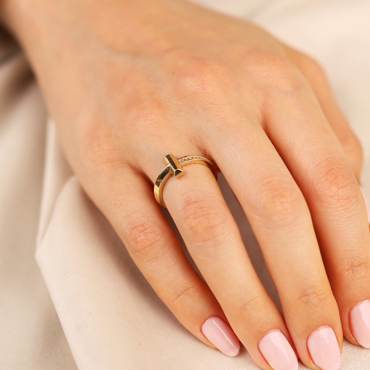 Minimal Taşlı 14 Ayar Altın Yüzük - Nur Kuyumculuk