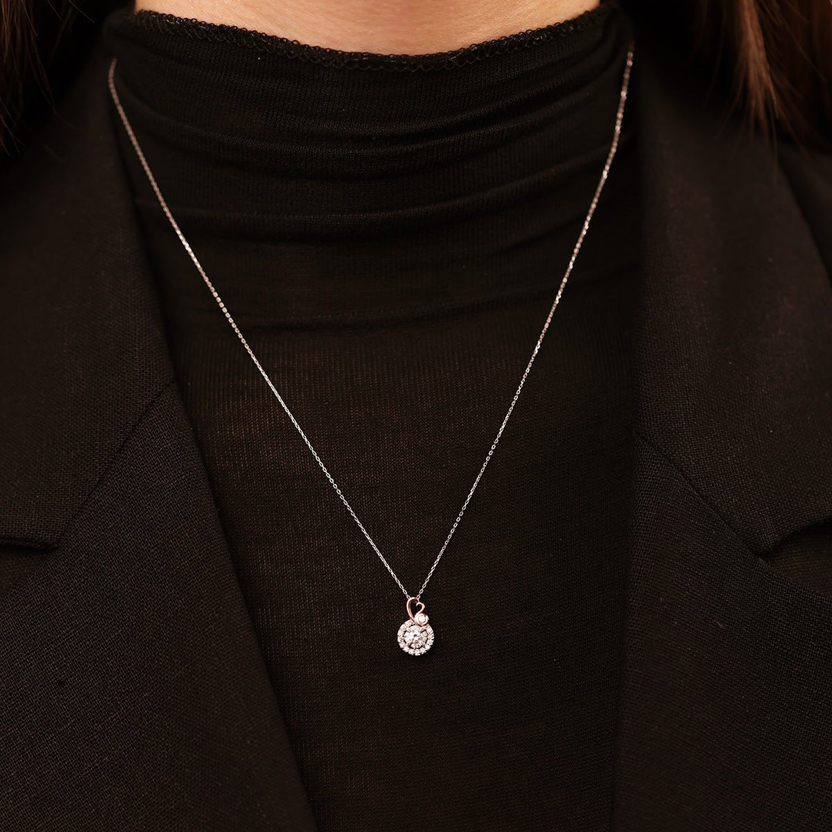 Modern Stil Yuvarlak Taşlı Zincirli Pırlanta Kolye - Nur Kuyumculuk