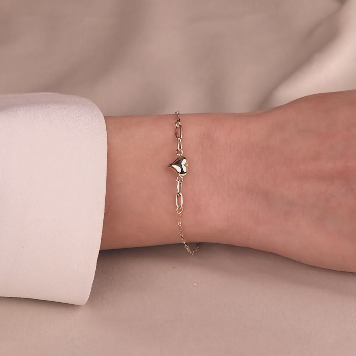 Kalp Figürlü 14 Ayar Altın Bileklik – Sevdiklerinize Özel Hediyelik Takı