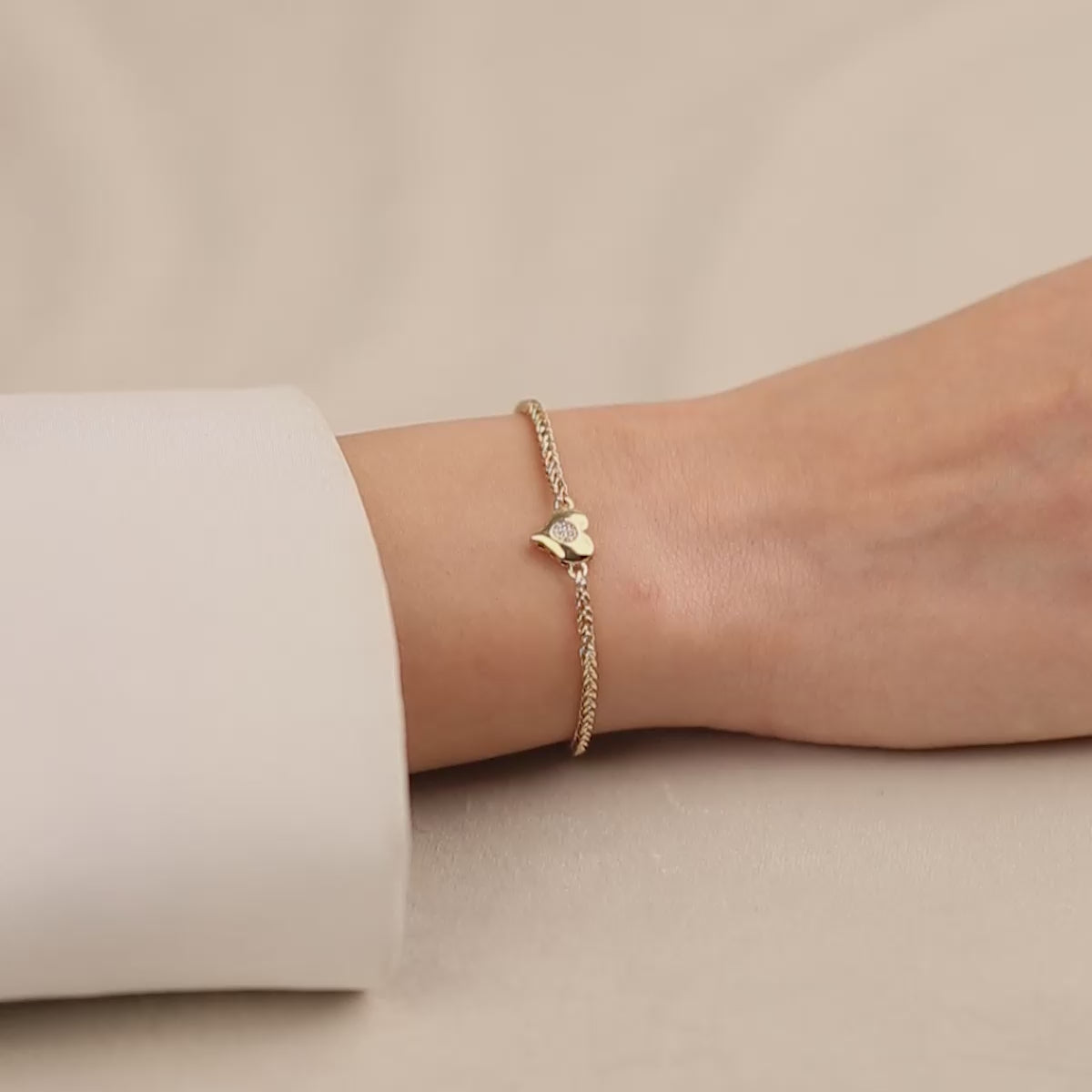 Kalp Detaylı 14 Ayar Altın Bileklik