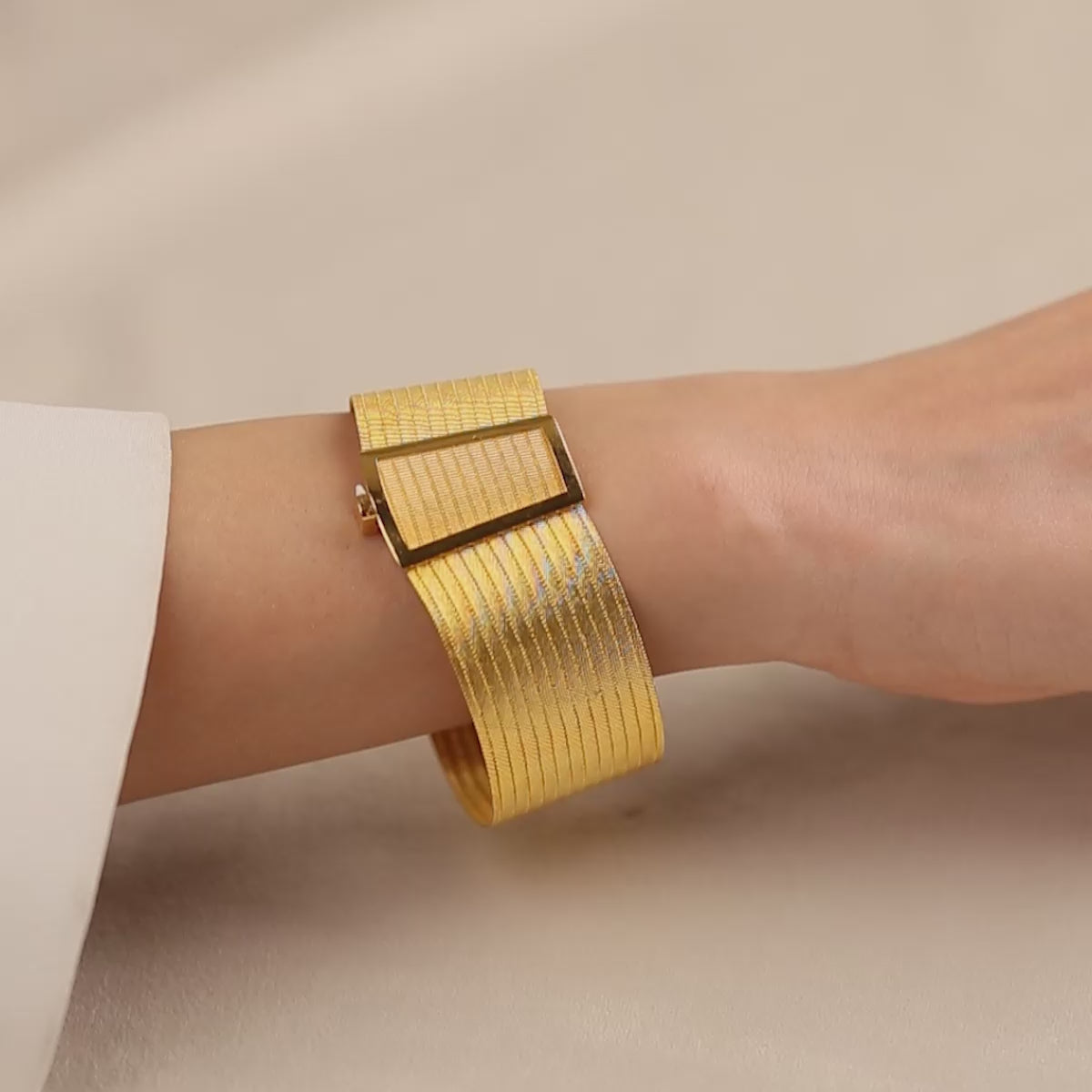 Elizi 13 Sıra Düz Toka 14 Ayar Altın Trabzon Hasırı Bileklik