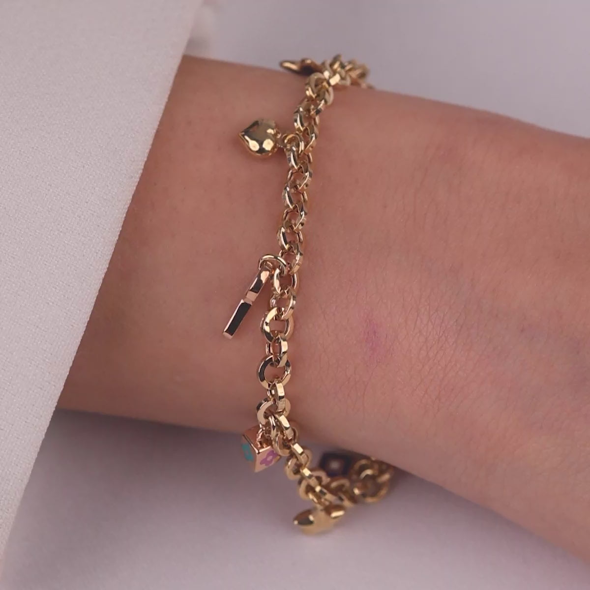 Cetaş Eterna Çok Simgeli 14 Ayar Altın Bileklik - Modern Şık Tasarım