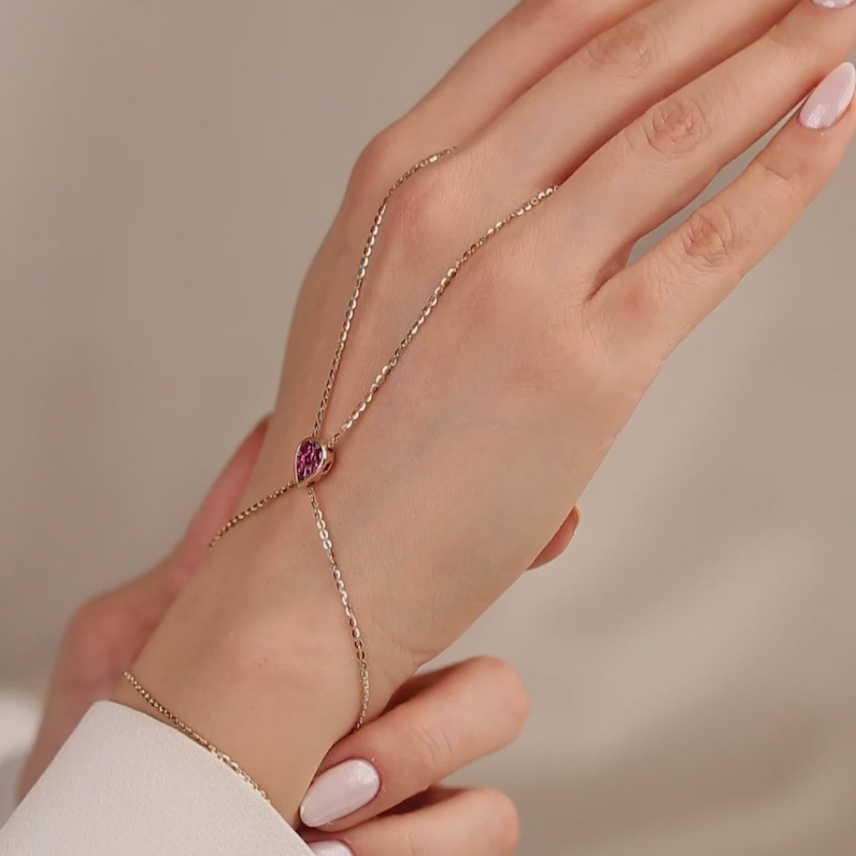 Cetaş Kırmızı Taşlı 14 Ayar Altın Şahmeran