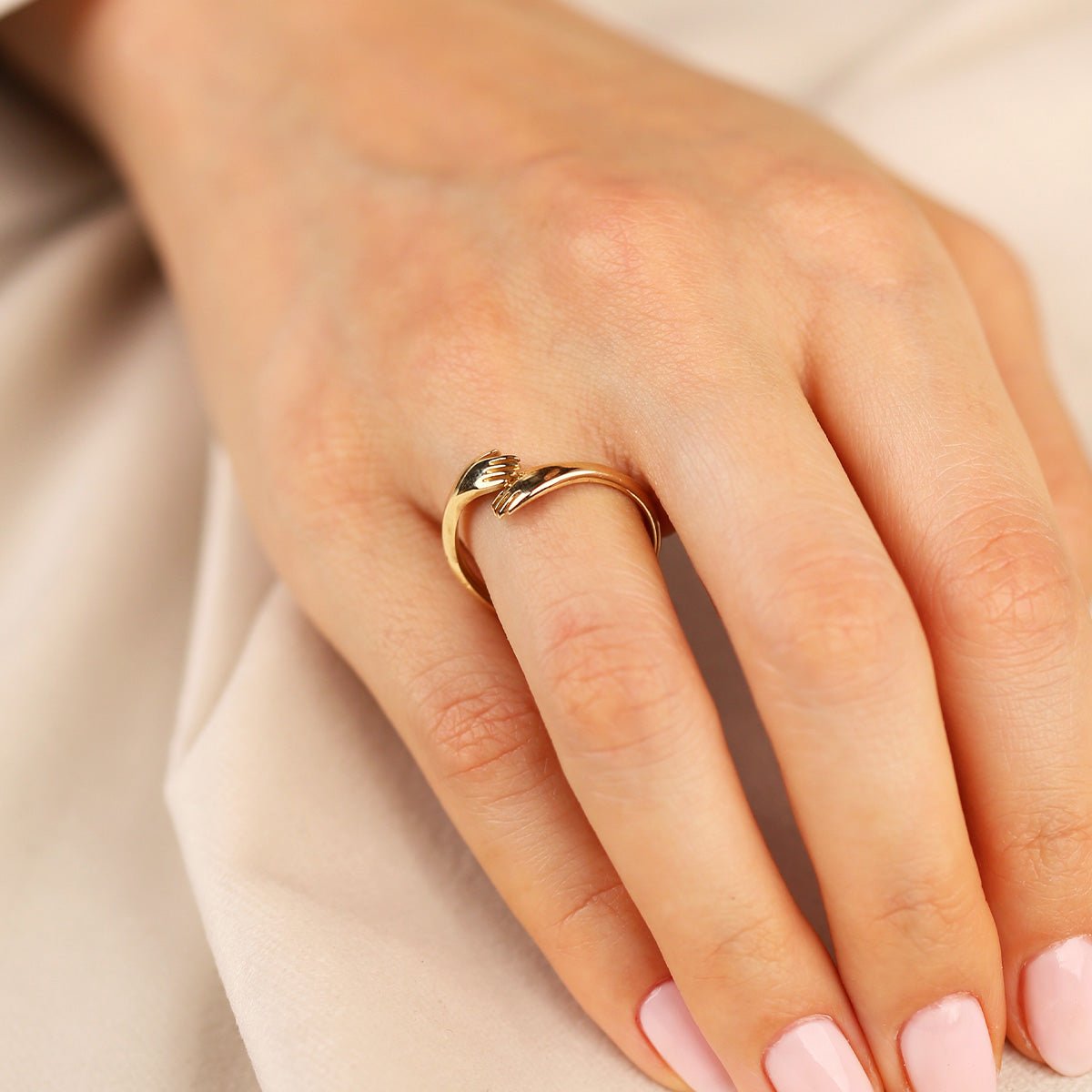 Sarılan Eller 14 Ayar Altın Yüzük - Nur Kuyumculuk