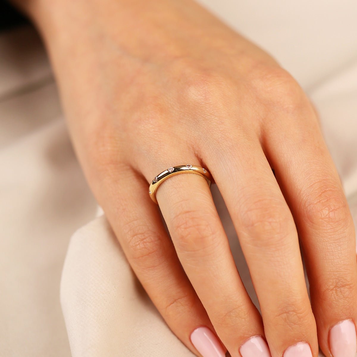 Taş Detaylı 14 Ayar Altın Yüzük - Nur Kuyumculuk