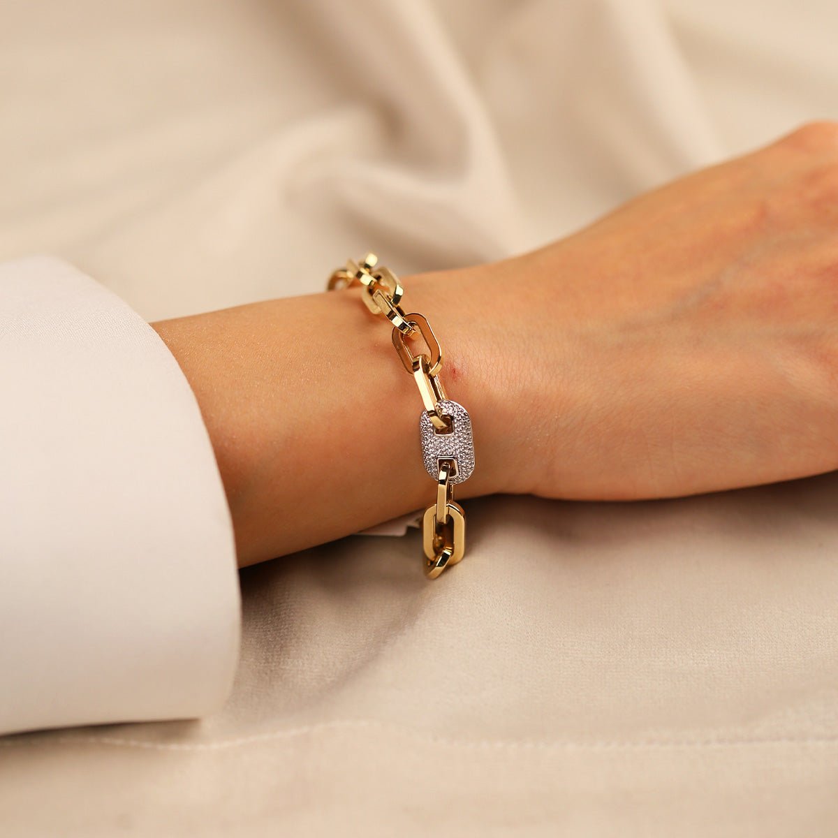 Taş Detaylı Oval Halka 14 Ayar Altın Bileklik - Nur Kuyumculuk