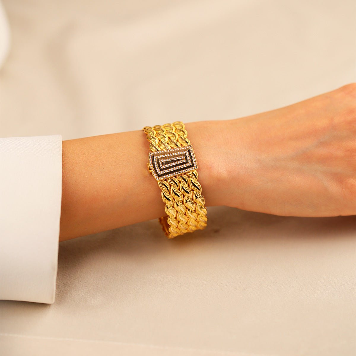 Taşlı 14 Ayar Altın Kelepçe - Nur Kuyumculuk