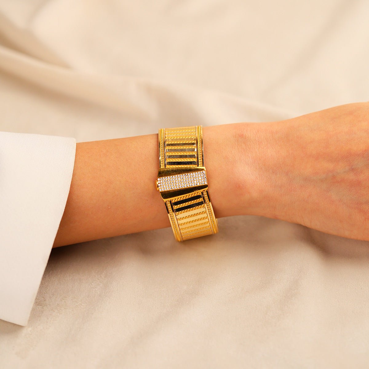 Trabzon Tasarım 14 Ayar Altın Kelepçe - Nur Kuyumculuk