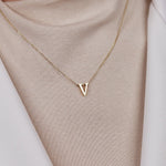 V Harfi 14 Ayar Altın Kolye - Nur Kuyumculuk
